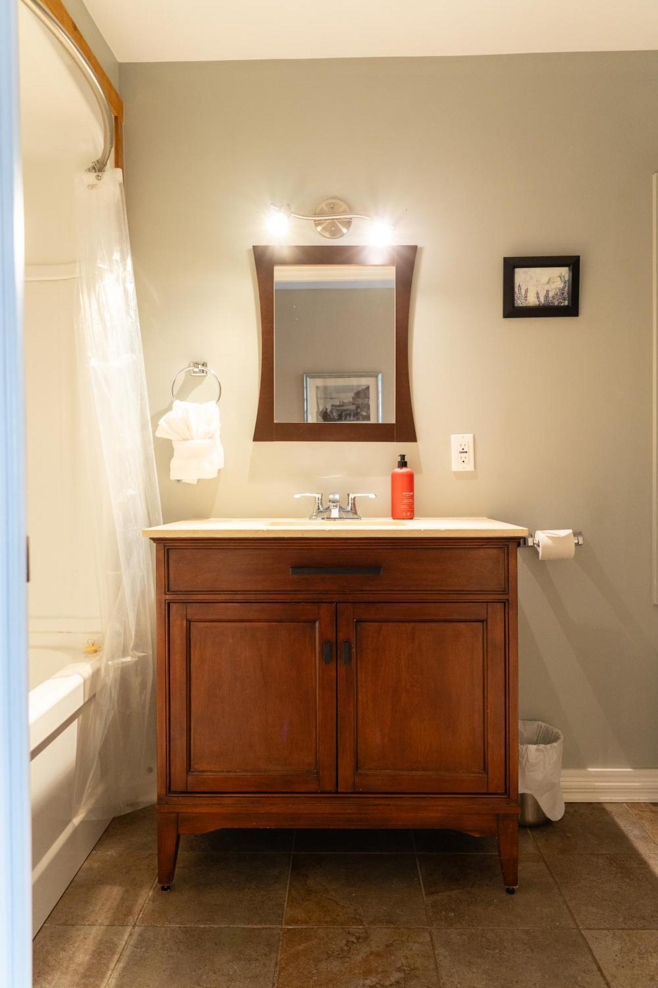 Albert'S Shelburne Ngoại thất bức ảnh