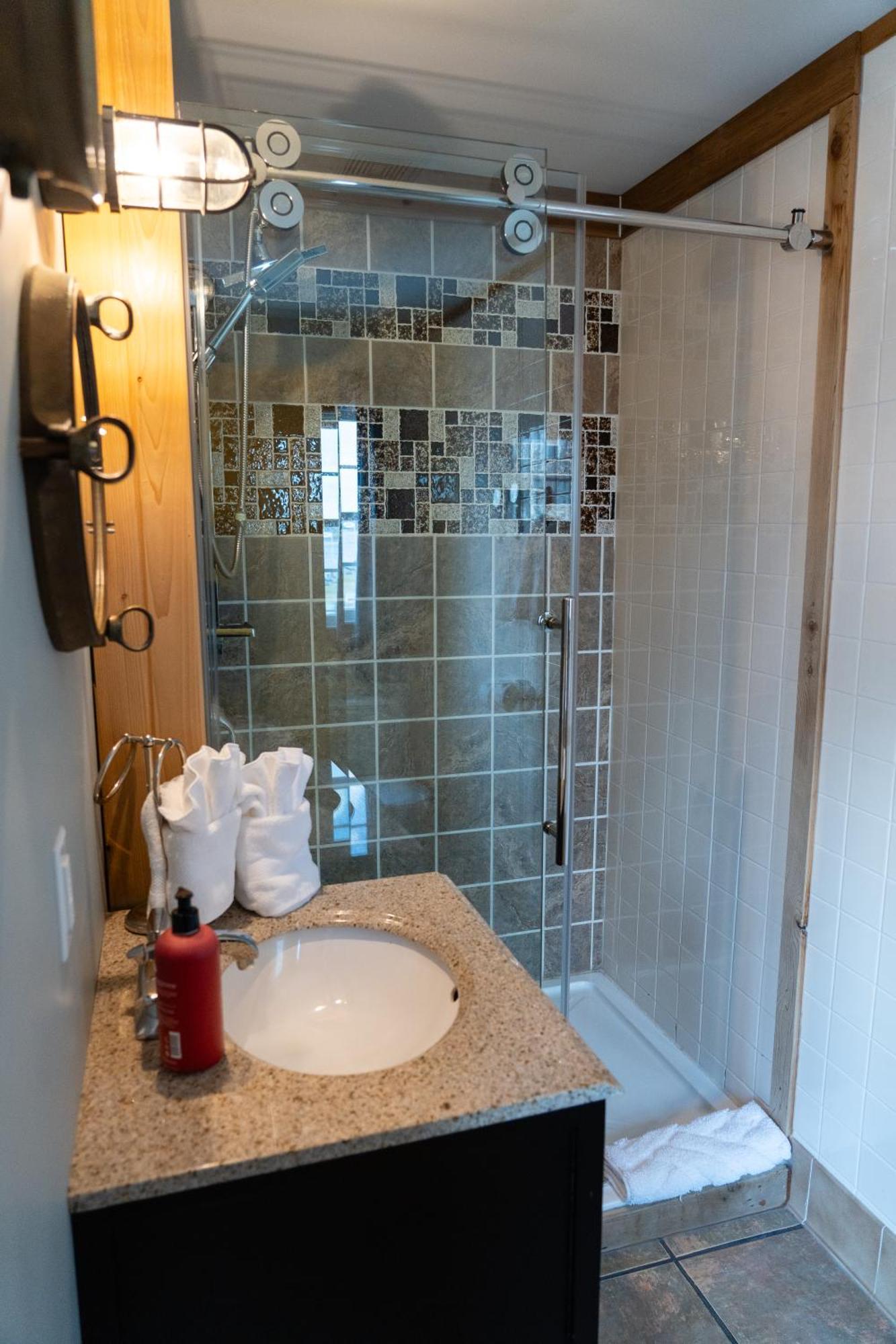 Albert'S Shelburne Ngoại thất bức ảnh