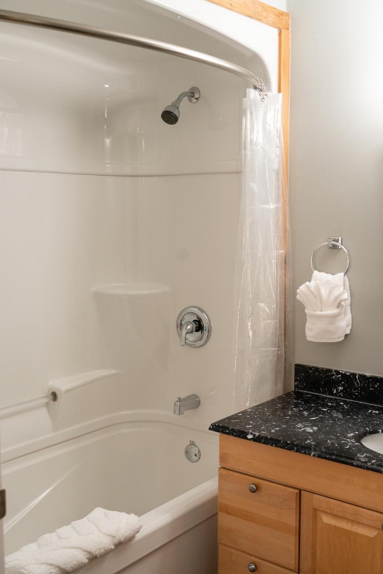 Albert'S Shelburne Ngoại thất bức ảnh
