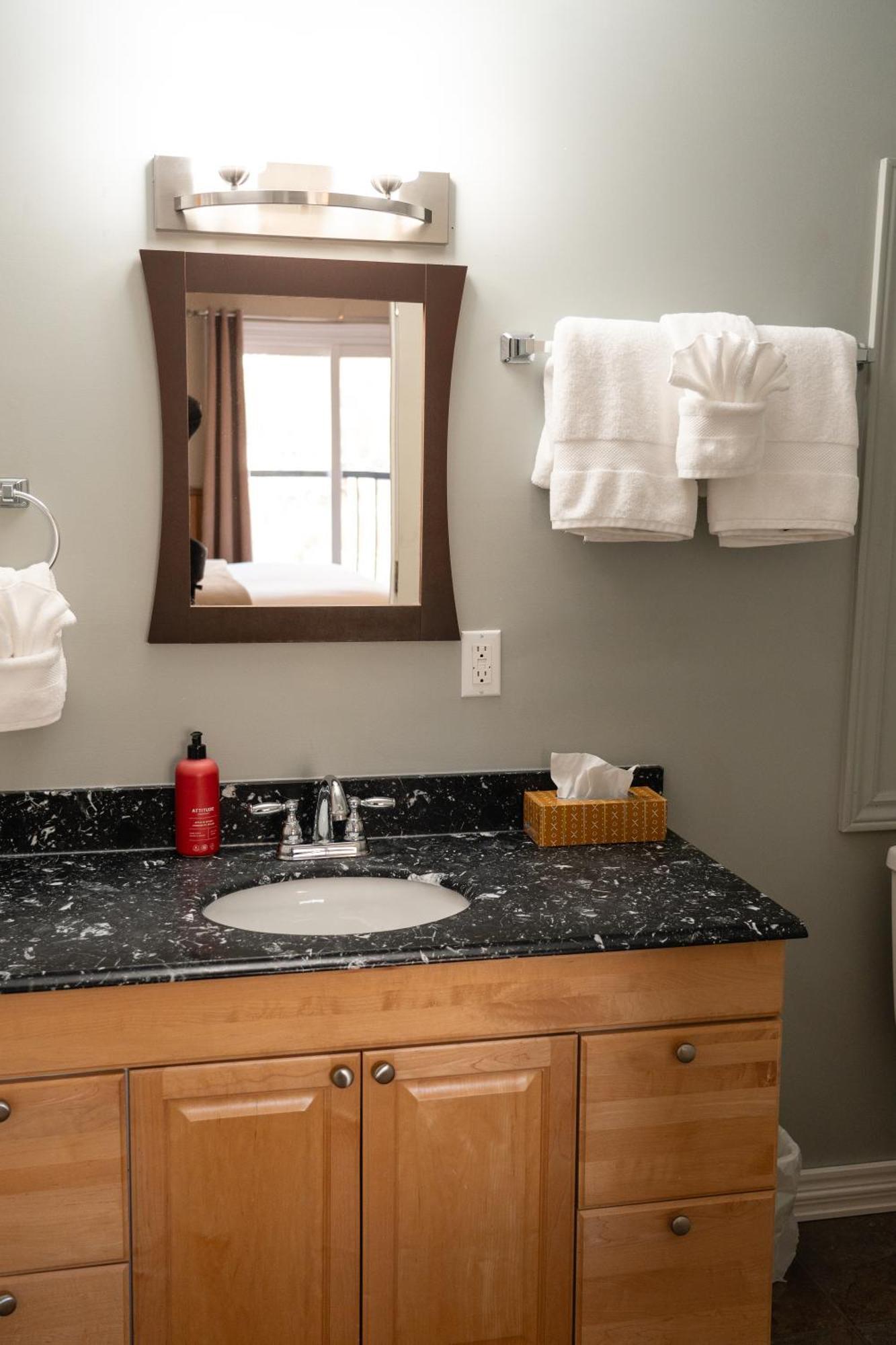 Albert'S Shelburne Ngoại thất bức ảnh