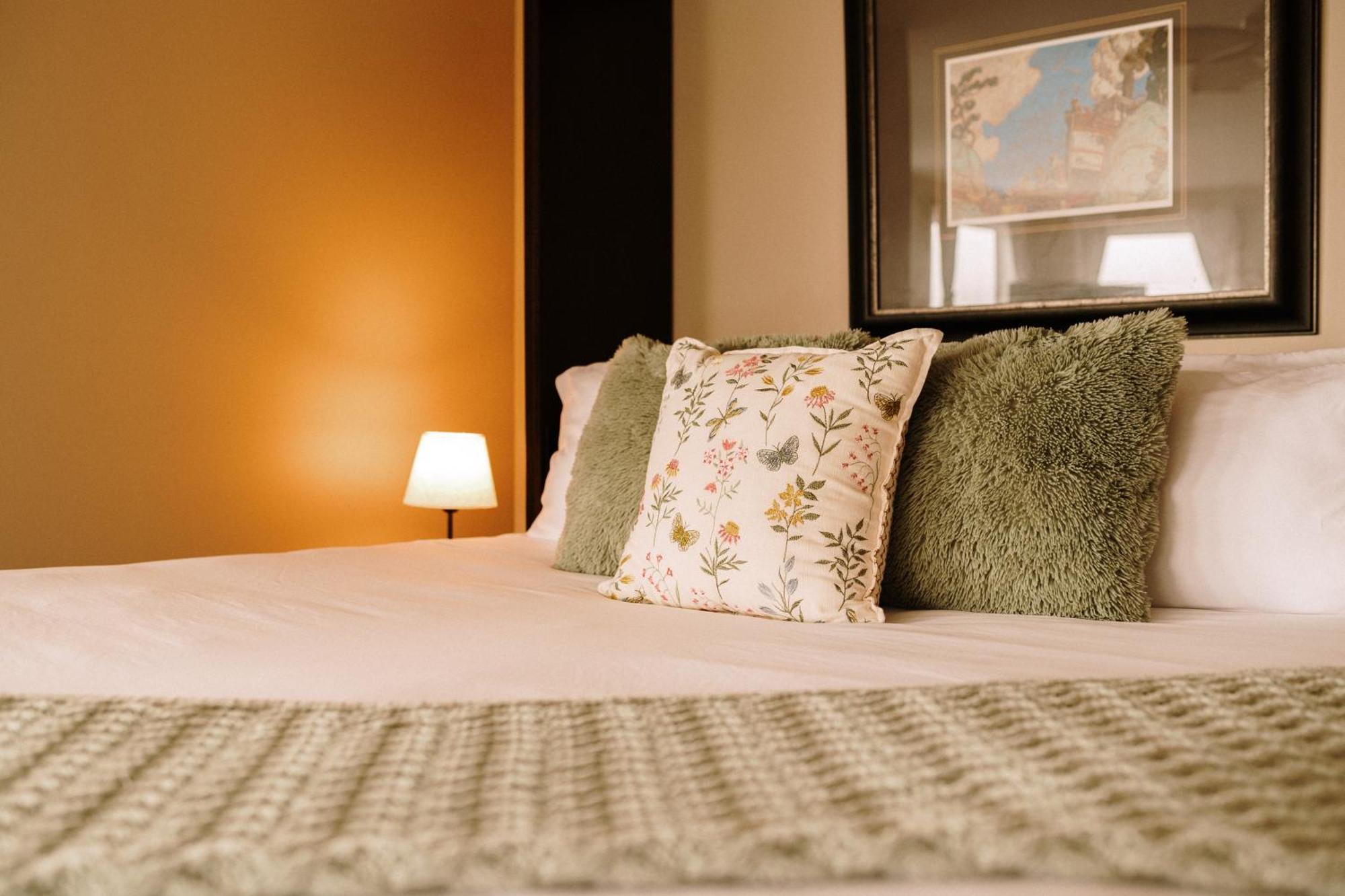 Albert'S Shelburne Ngoại thất bức ảnh